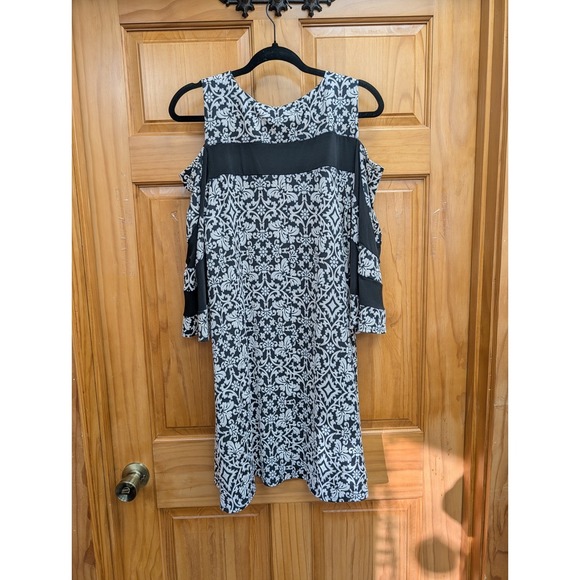 Nina Leonard Size L Cold Shoulders Bell Sleeves 3/4 Stretch Dress Pullover - Picture 2 of 10